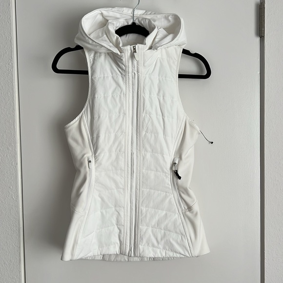 🚫SOLD🚫NWOT Lululemon Another Mile White Vest Removable Hood - Picture 4 of 7